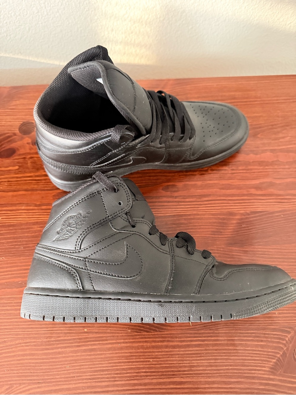 Nike Air Jordan 1 Mid Triple Black - Picture 5 of 7
